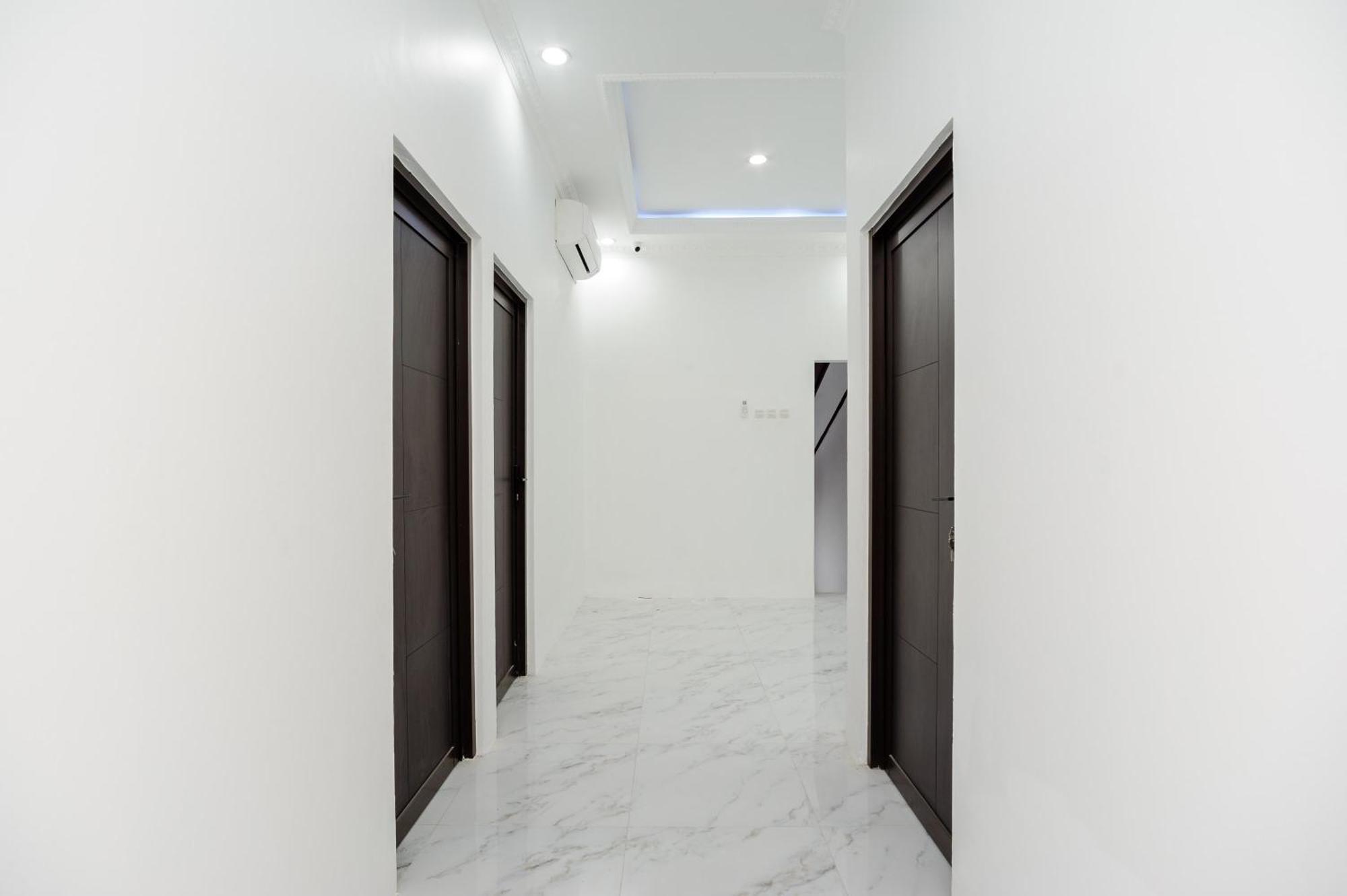 Hotel Reddoorz Syariah @ Sakura Jatiwaringin