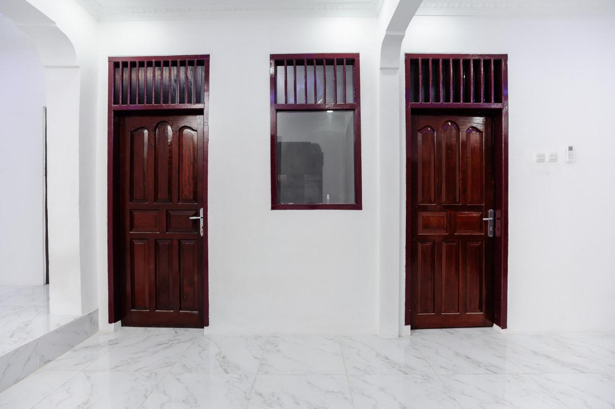 Hotel Reddoorz Syariah @ Sakura Jatiwaringin Bekasi