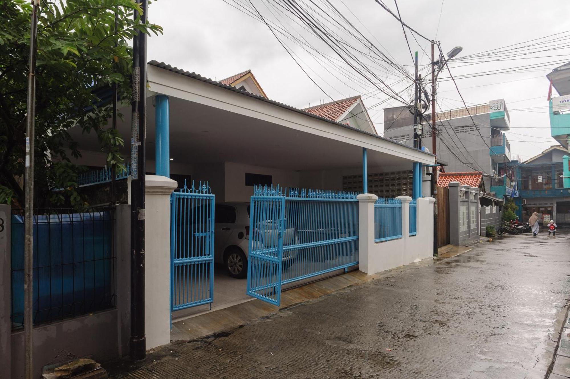 Hotel Reddoorz Syariah @ Sakura Jatiwaringin