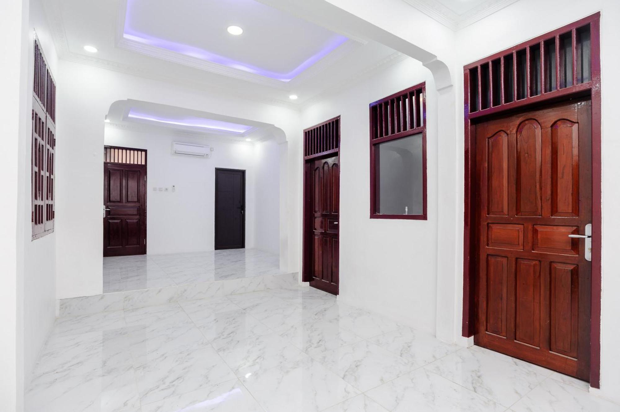 Reddoorz Syariah @ Sakura Jatiwaringin * Bekasi